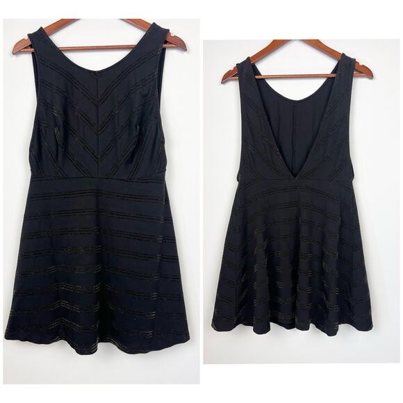 Free People Black Textured Fit & Flare L Mini Dress Deep V Back 0 Boho Chic - Picture 3 of 7